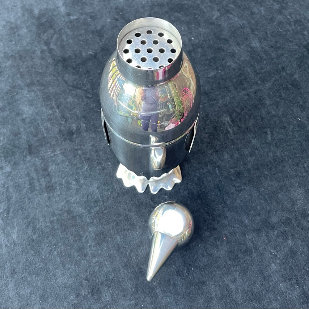 Retro Penguin Shaped Stainless Steel Cocktail Shaker - Picture 3 of 12